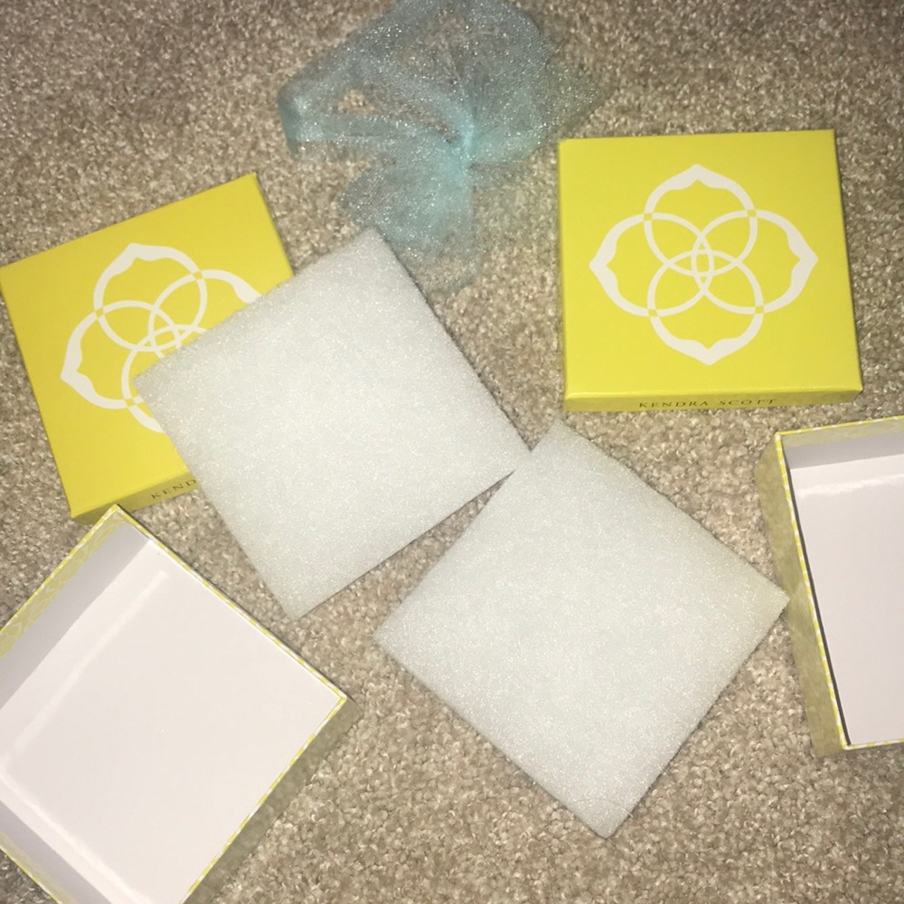 Kendra Scott - Picture 4 of 5